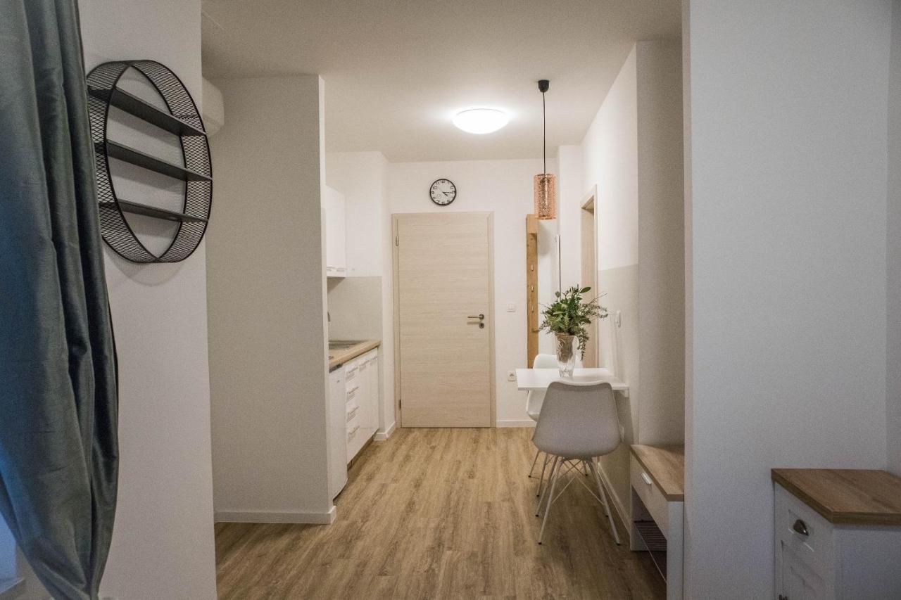 Jantar Apartmaji ノヴォ メスト エクステリア 写真