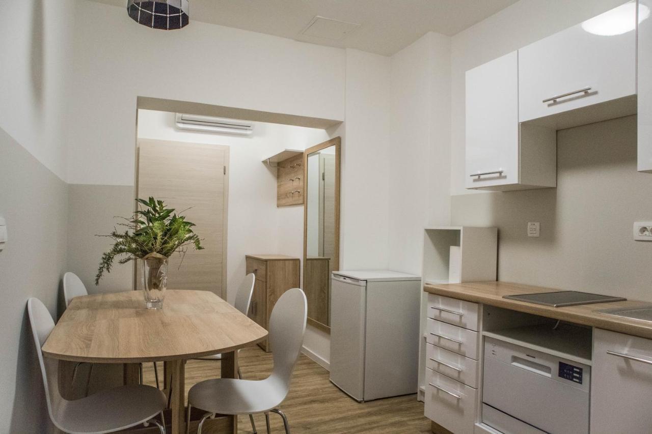 Jantar Apartmaji ノヴォ メスト エクステリア 写真