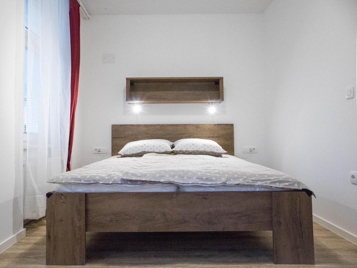 Jantar Apartmaji ノヴォ メスト エクステリア 写真