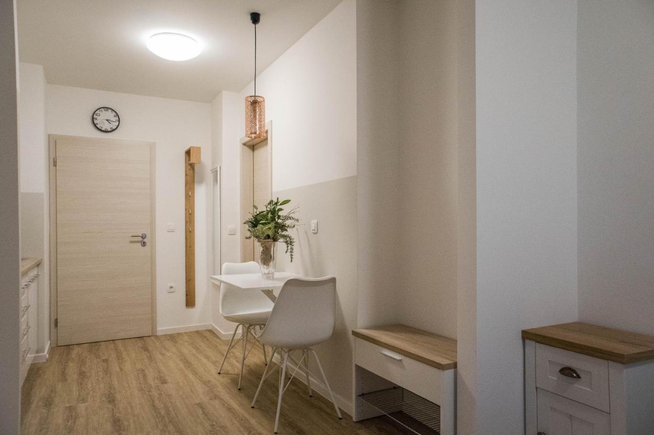 Jantar Apartmaji ノヴォ メスト エクステリア 写真