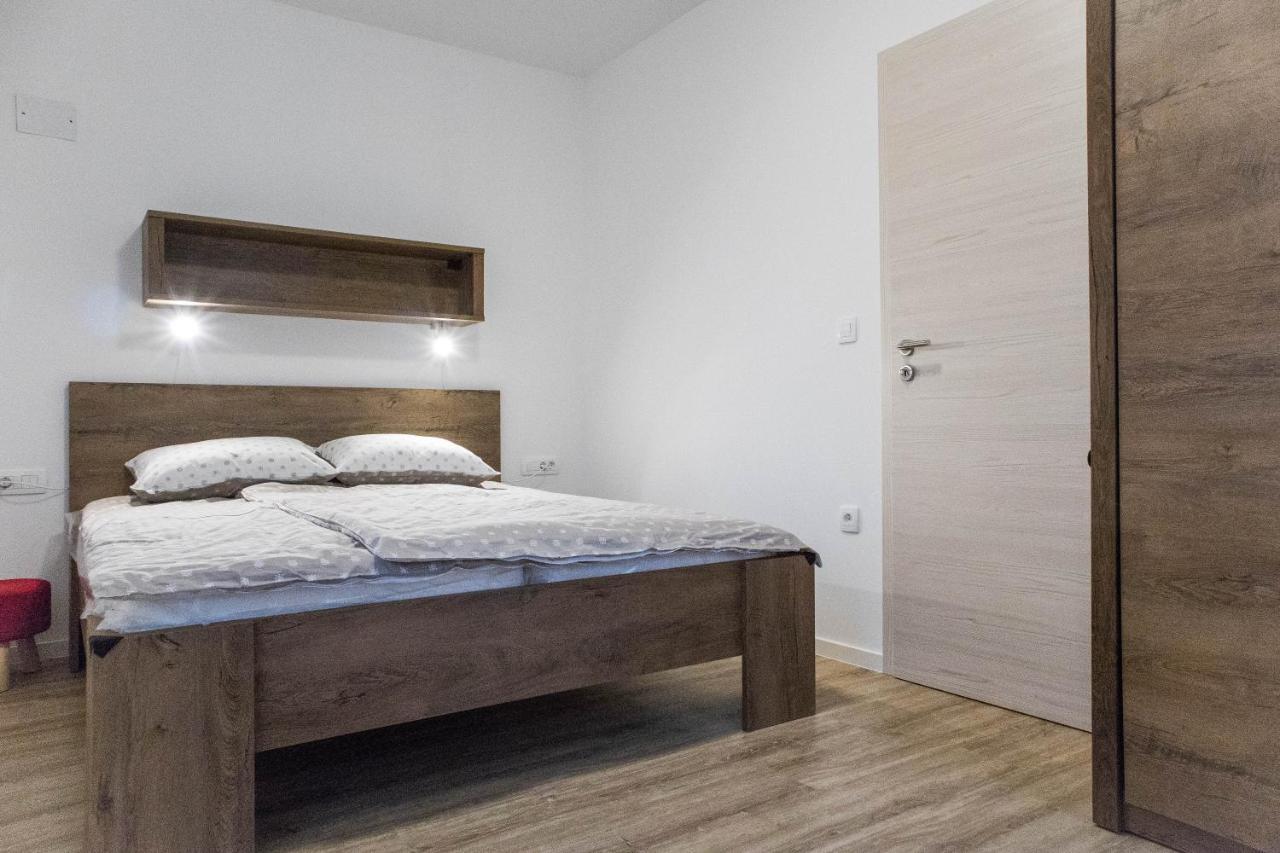 Jantar Apartmaji ノヴォ メスト エクステリア 写真