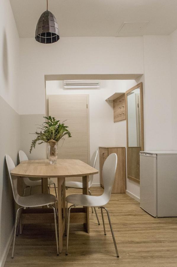 Jantar Apartmaji ノヴォ メスト エクステリア 写真
